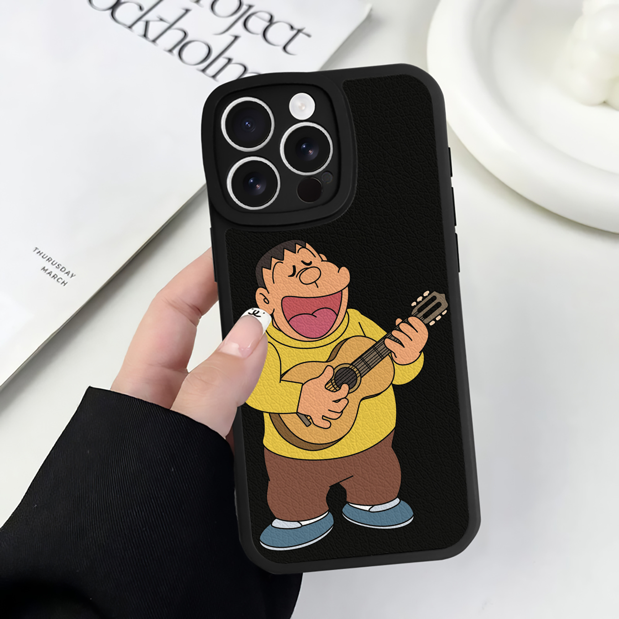 （画像用） ドラえもん 剛田武 Doraemon Gouta Takeshi 【iPhone 16シリーズ対応】シリコンスマホケース（レザー調） 材質：シリコン